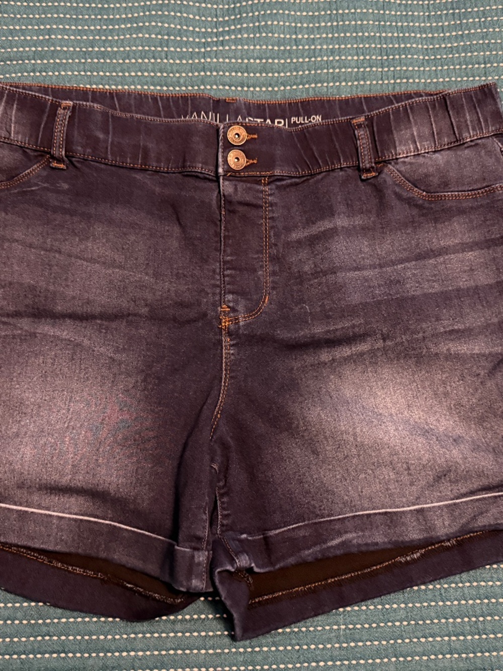 Vanilla Star women's plus size dark denim shorts - size 20